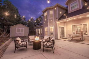 Spacious retreat with 2 Master Suites, Foosball&AC
